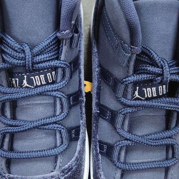 Air Jordan 11 Retro "Midnight Navy" - Picture 5 of 7